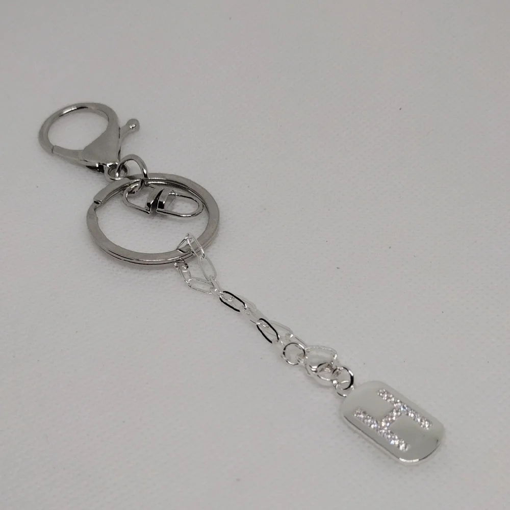 Elegant Silver Keychain with Stylish ‘H’ Pendant – Perfect Gift